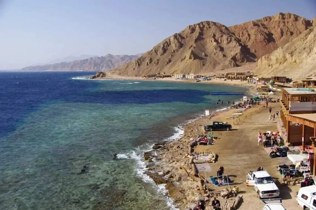 The Blue Hole beach in Dahab, with the reef and the mountains behind